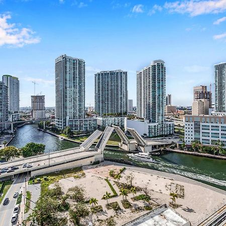 Iconic 2 Bedroom Loft Brickell-Stunning Views マイアミ エクステリア 写真