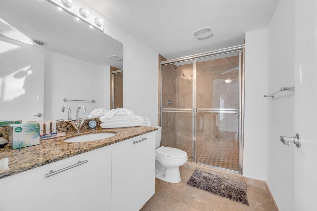 Iconic 2 Bedroom Loft Brickell-Stunning Views マイアミ エクステリア 写真