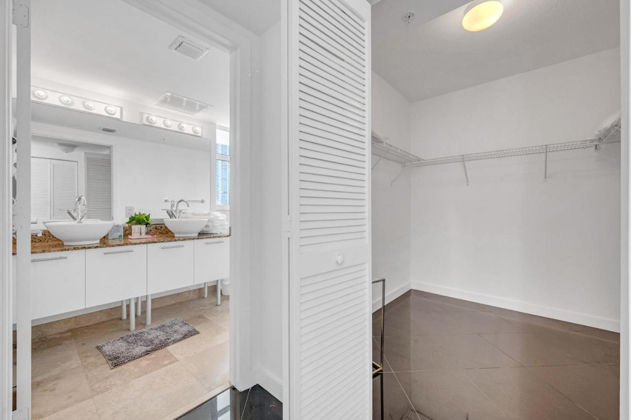 Iconic 2 Bedroom Loft Brickell-Stunning Views マイアミ エクステリア 写真