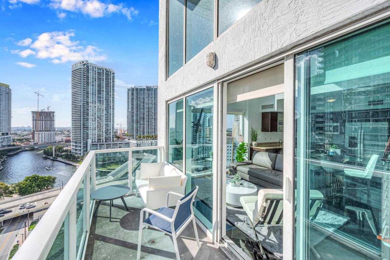 Iconic 2 Bedroom Loft Brickell-Stunning Views マイアミ エクステリア 写真