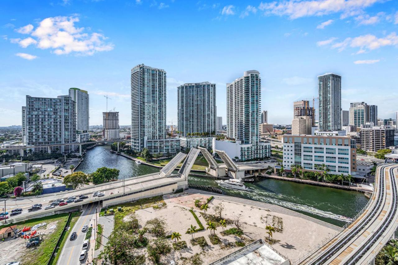 Iconic 2 Bedroom Loft Brickell-Stunning Views マイアミ エクステリア 写真