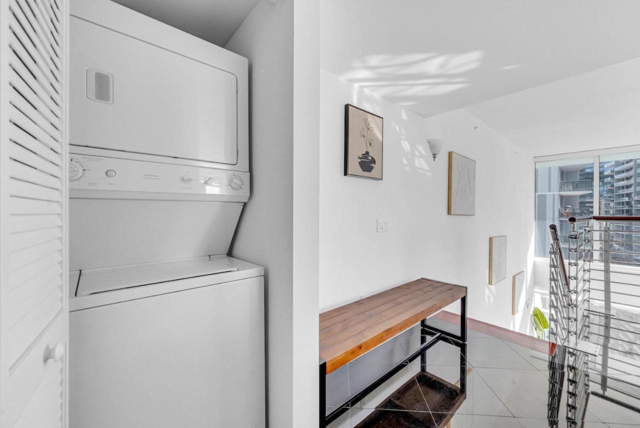 Iconic 2 Bedroom Loft Brickell-Stunning Views マイアミ エクステリア 写真
