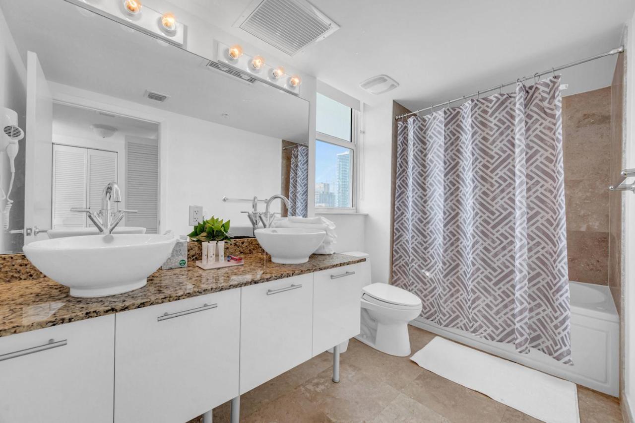 Iconic 2 Bedroom Loft Brickell-Stunning Views マイアミ エクステリア 写真