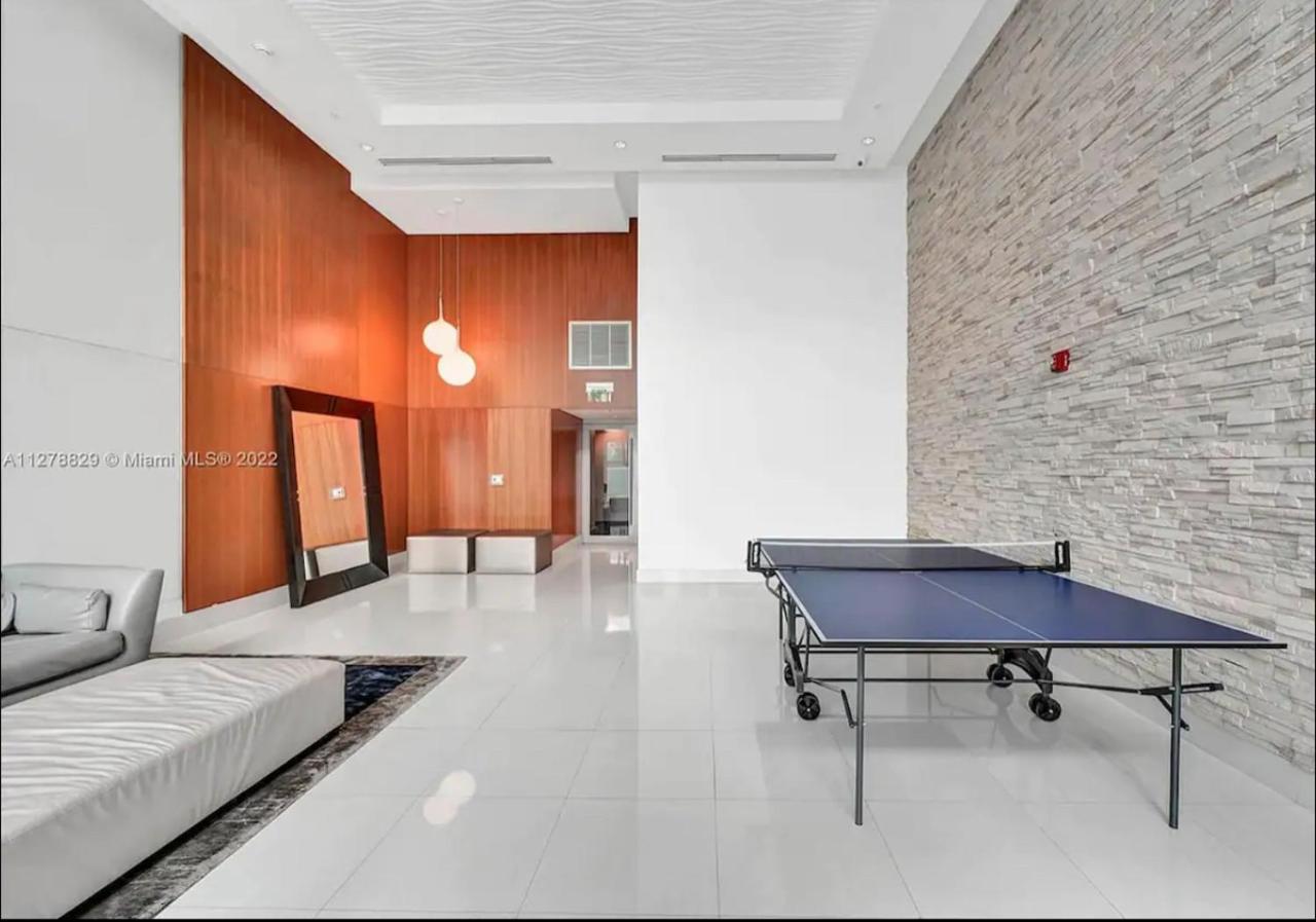 Iconic 2 Bedroom Loft Brickell-Stunning Views マイアミ エクステリア 写真