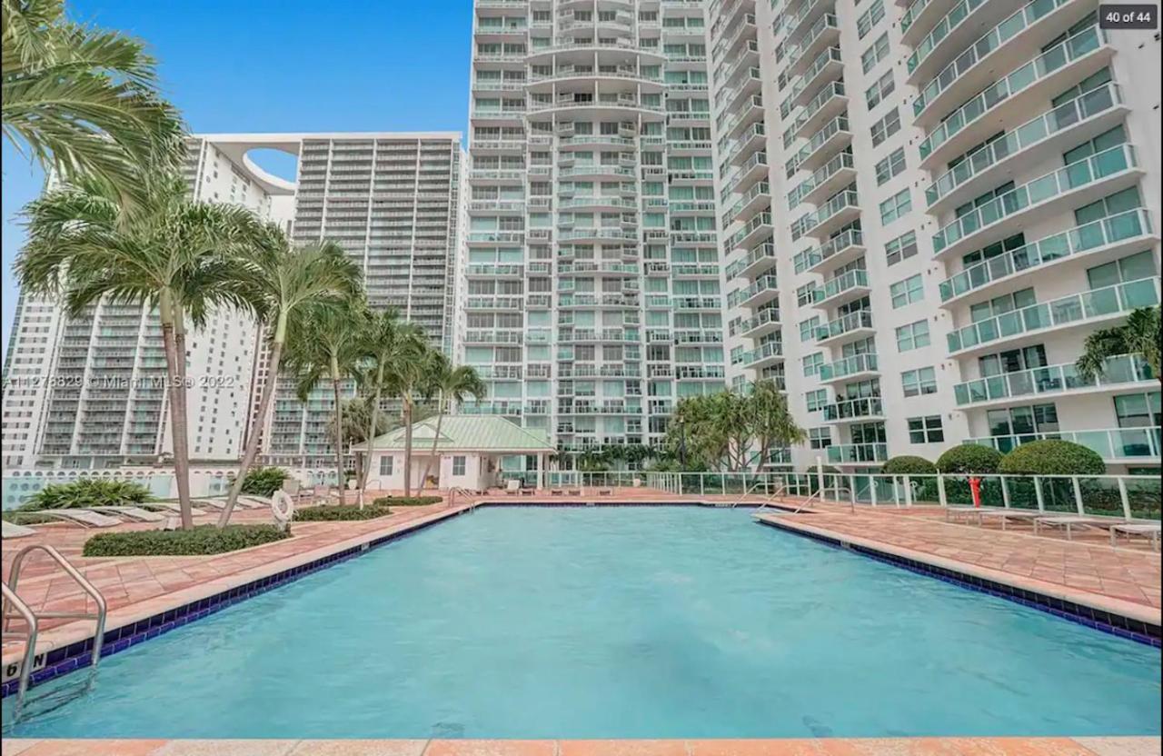 Iconic 2 Bedroom Loft Brickell-Stunning Views マイアミ エクステリア 写真