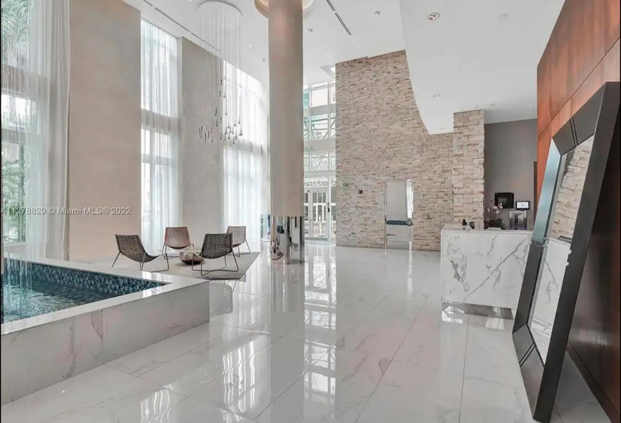 Iconic 2 Bedroom Loft Brickell-Stunning Views マイアミ エクステリア 写真
